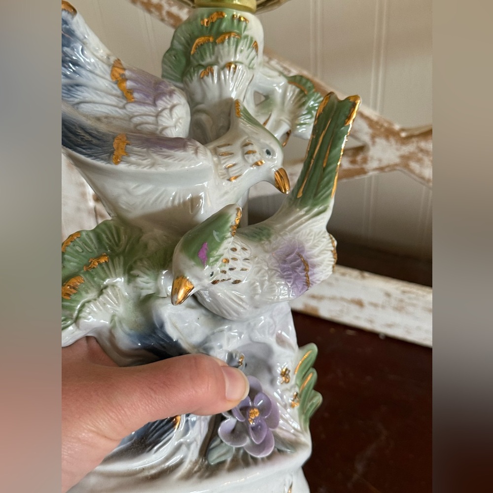 Elegant Vintage Ceramic Bird Lamp with Gold Accents - Picture 6 of 8